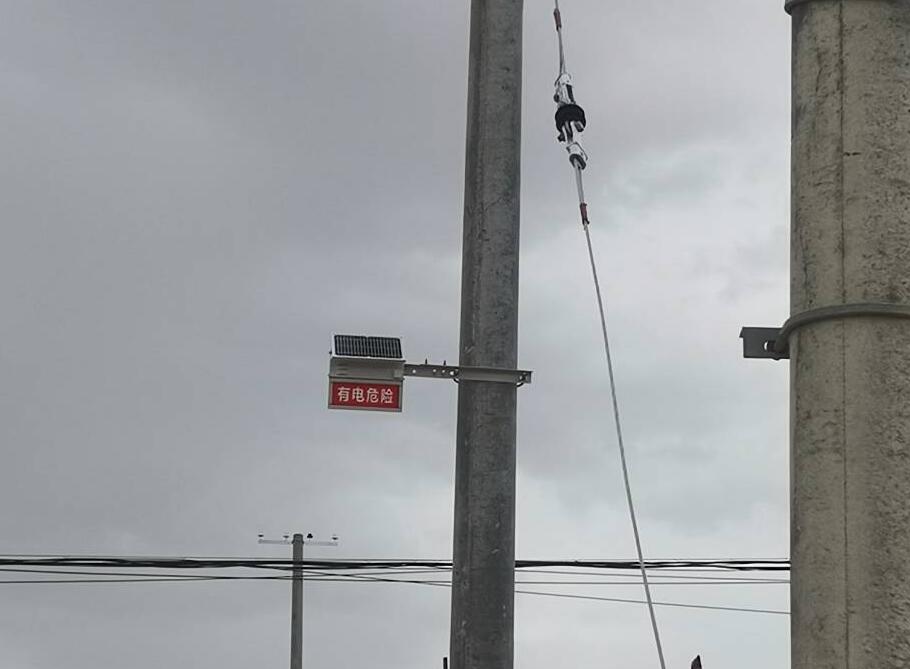 甘肅電力安裝防外破警示牌，為電力防護增添“保護傘”